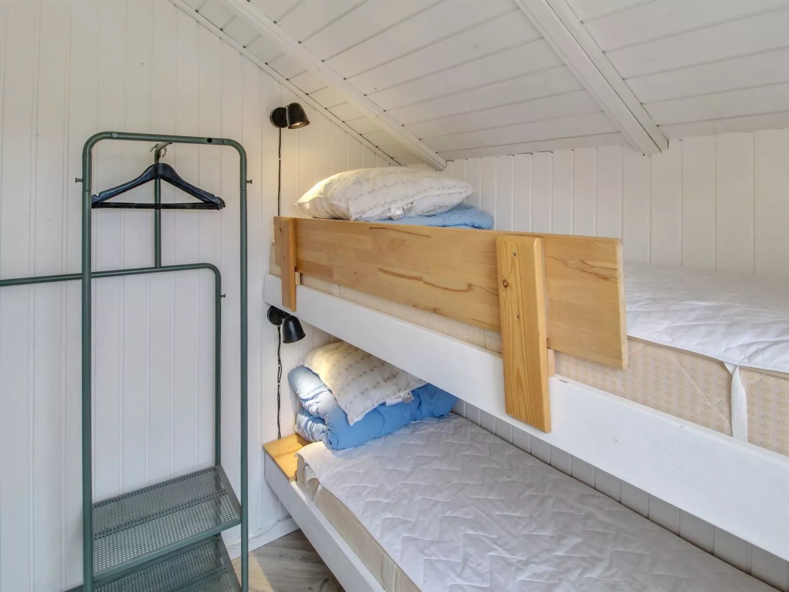 "Skyler" - 1km from the sea-Inside