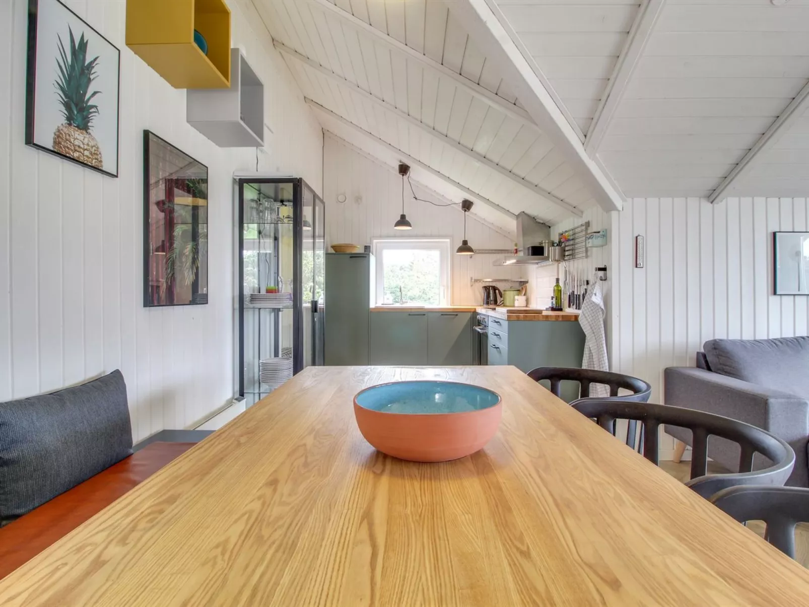 "Skyler" - 1km from the sea-Inside