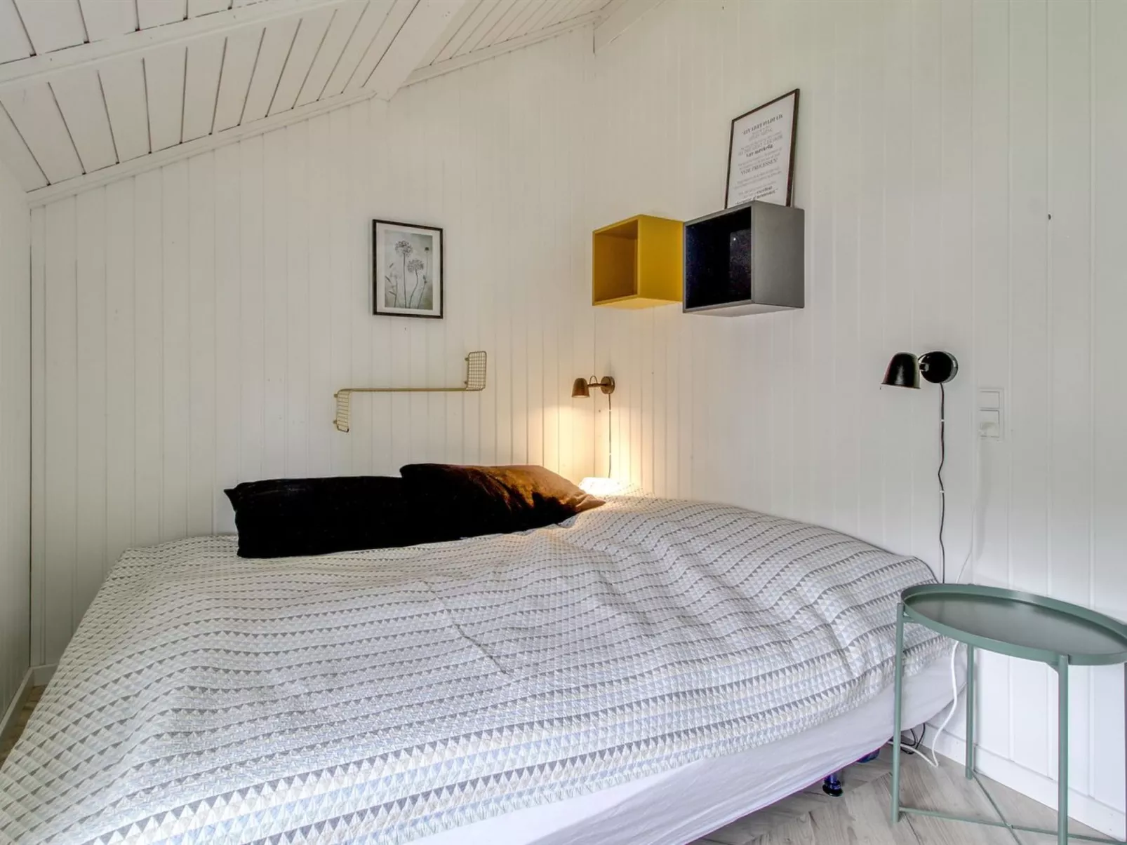 "Skyler" - 1km from the sea-Inside