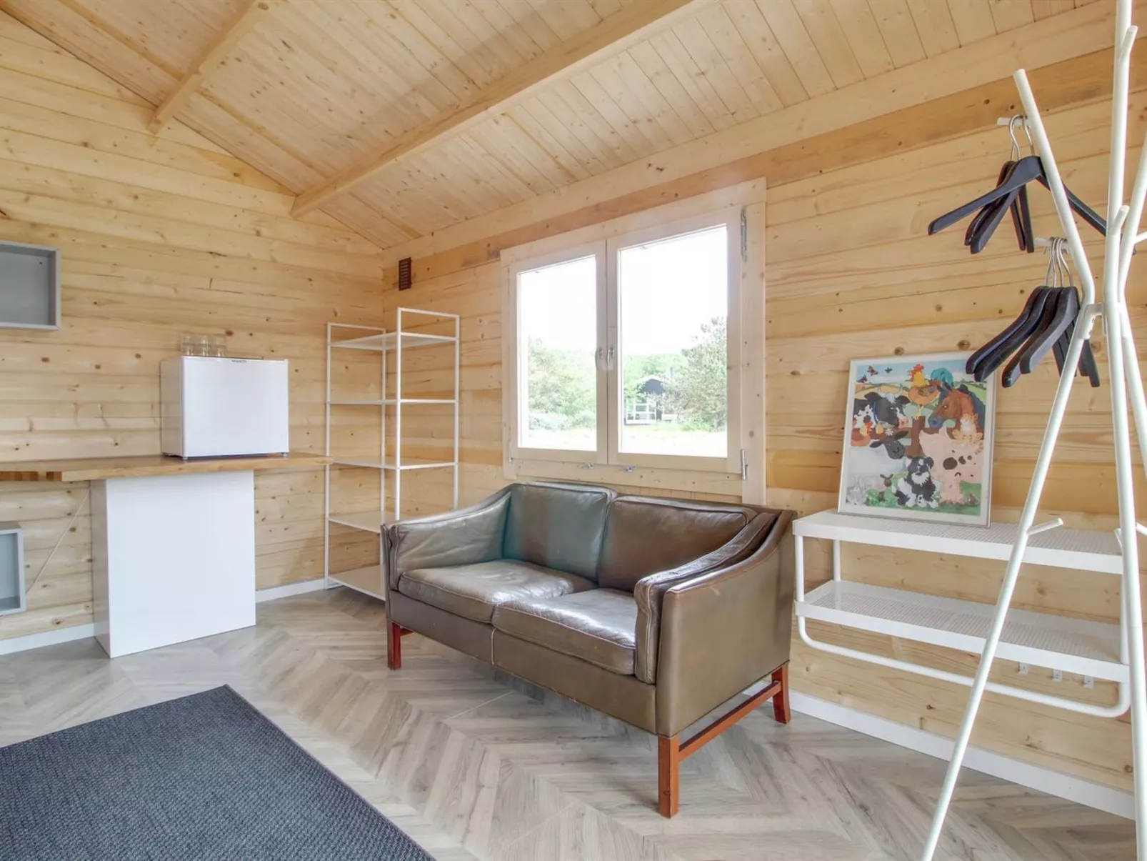 "Skyler" - 1km from the sea-Inside