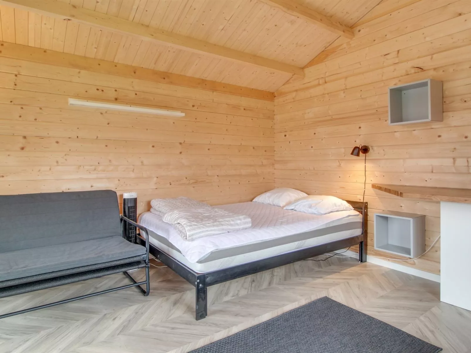 "Skyler" - 1km from the sea-Inside