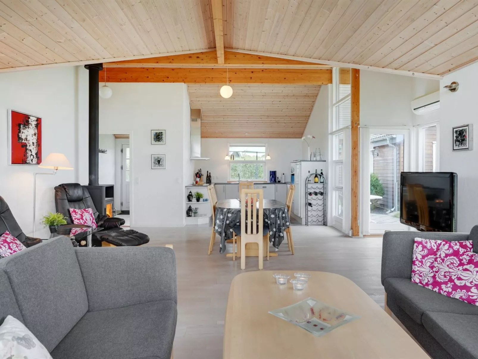 "Kimi" - 800m from the sea-Drinnen