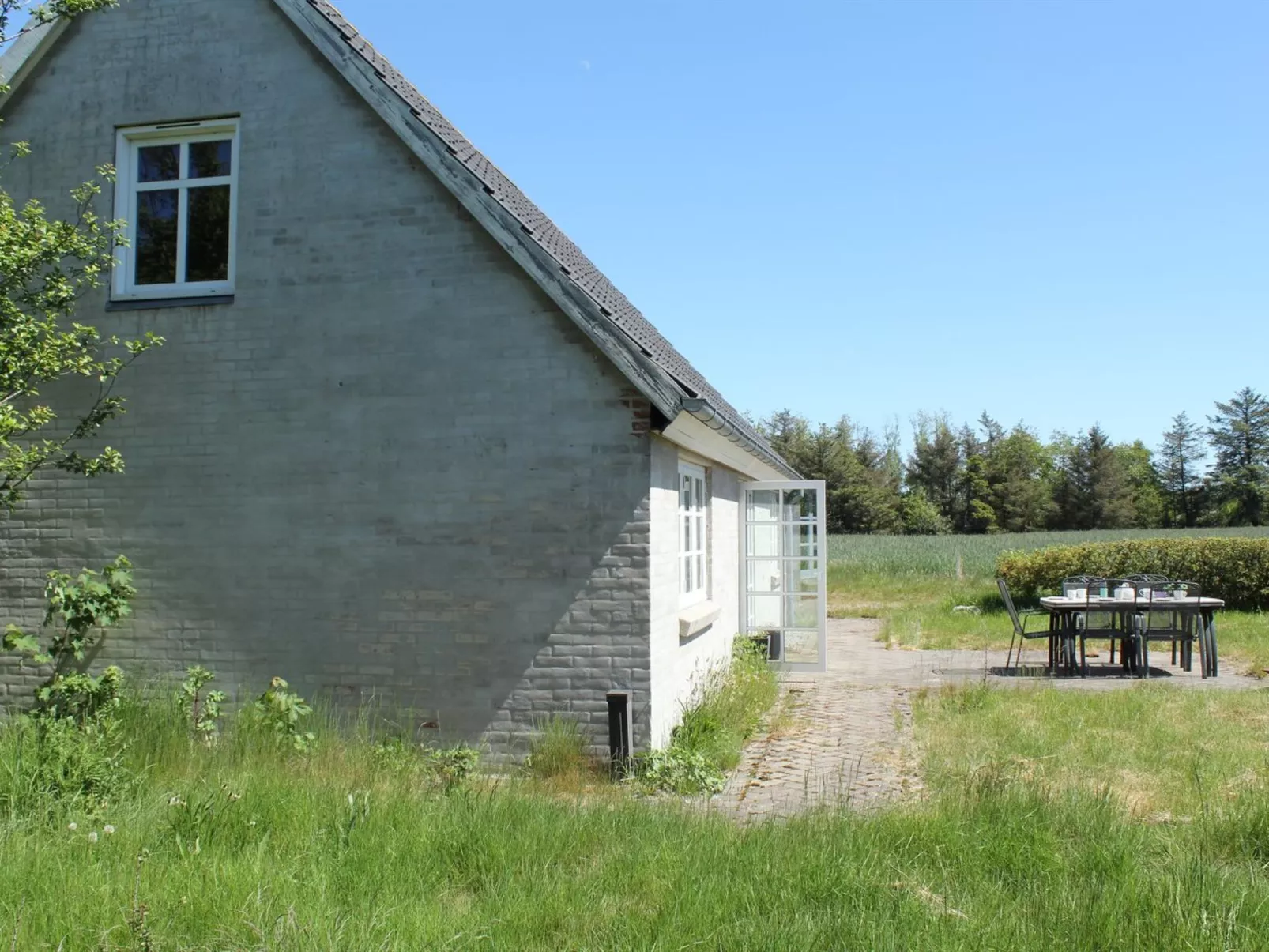 "Merrit" - 4.6km to the inlet-Outside