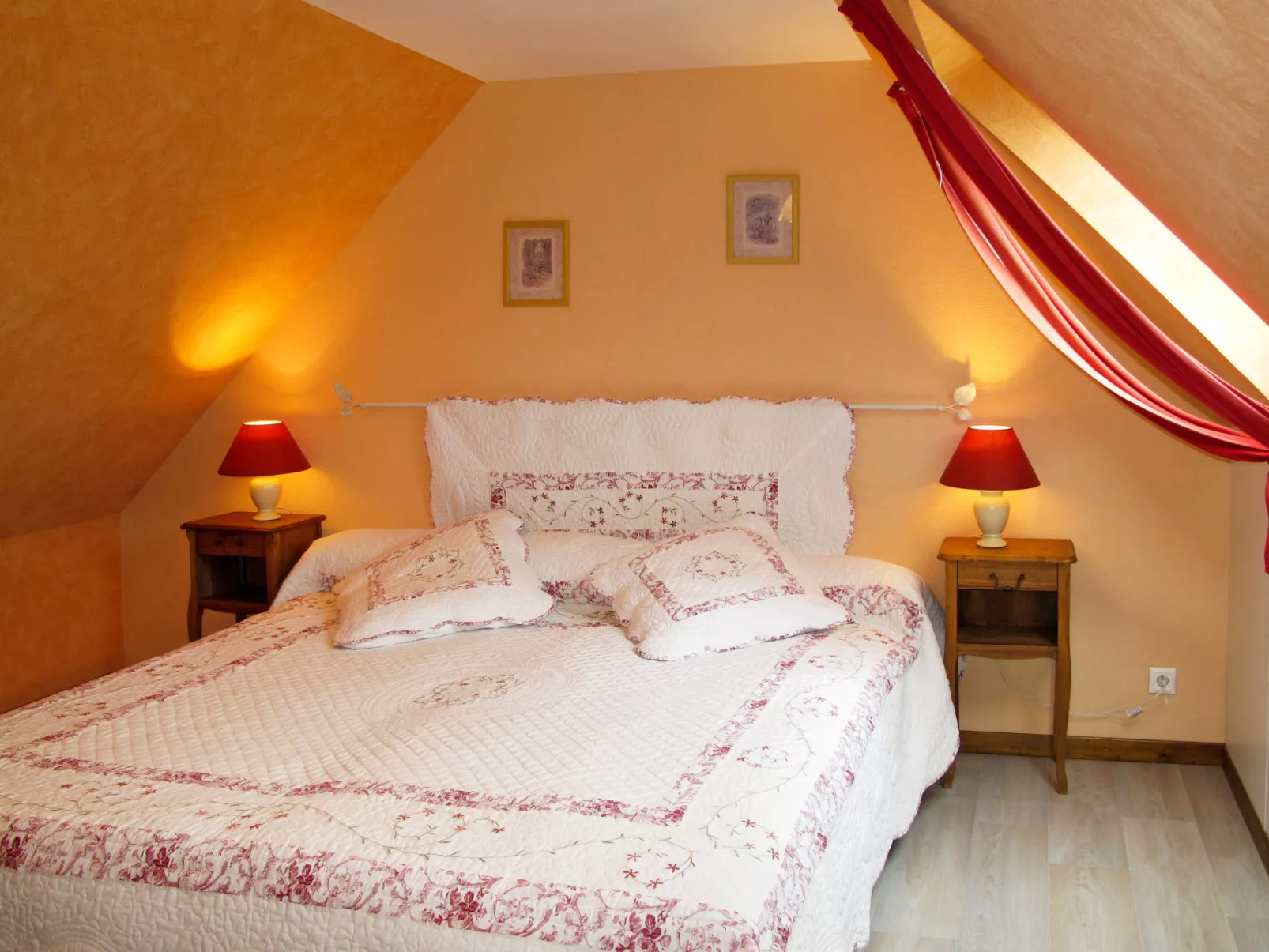 Chez Laurette-Inside
