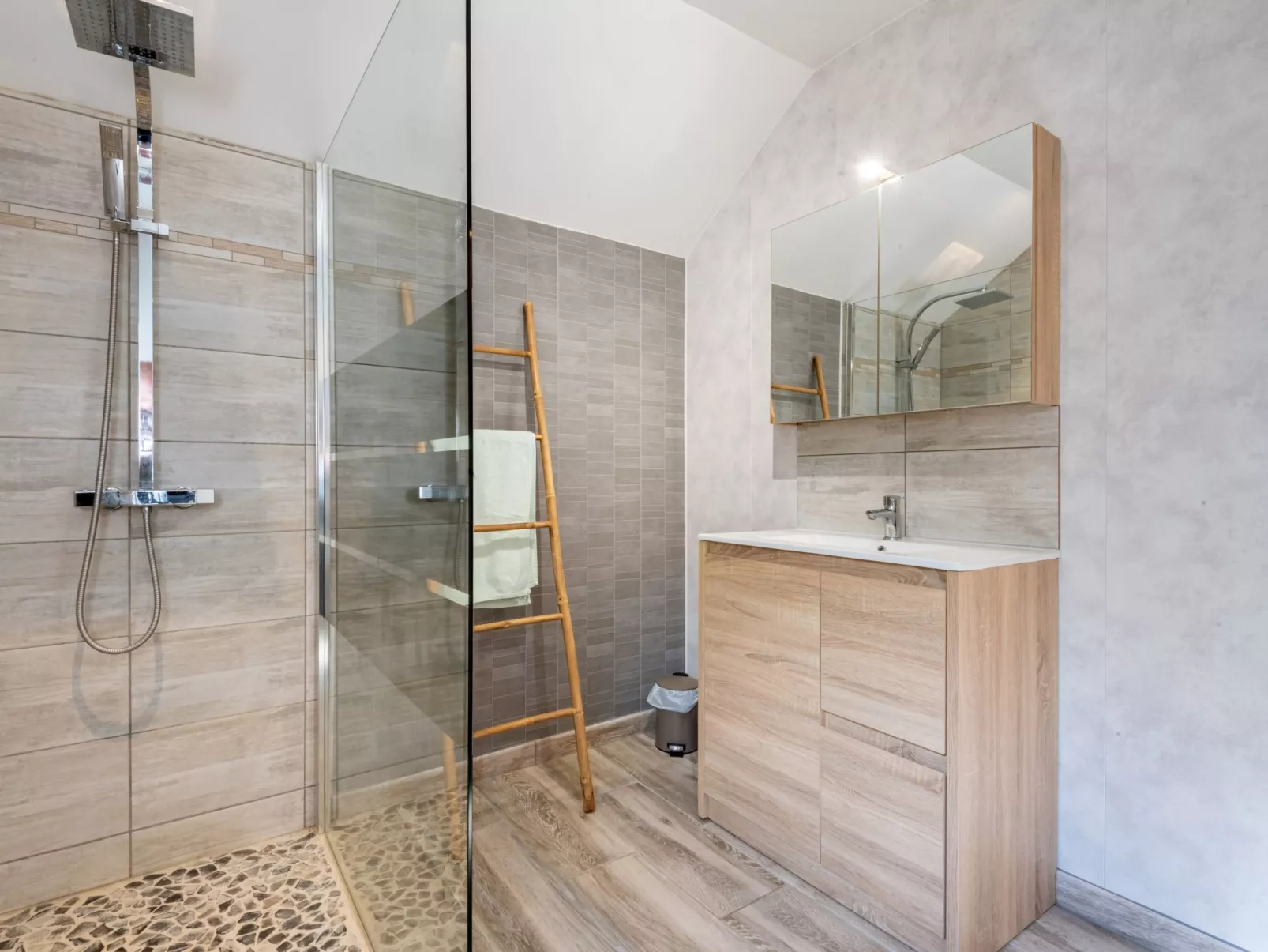 Le Petit Chalet-Inside