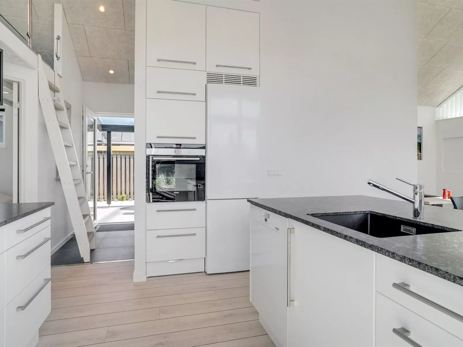 "Erk" - 700m from the sea-Drinnen