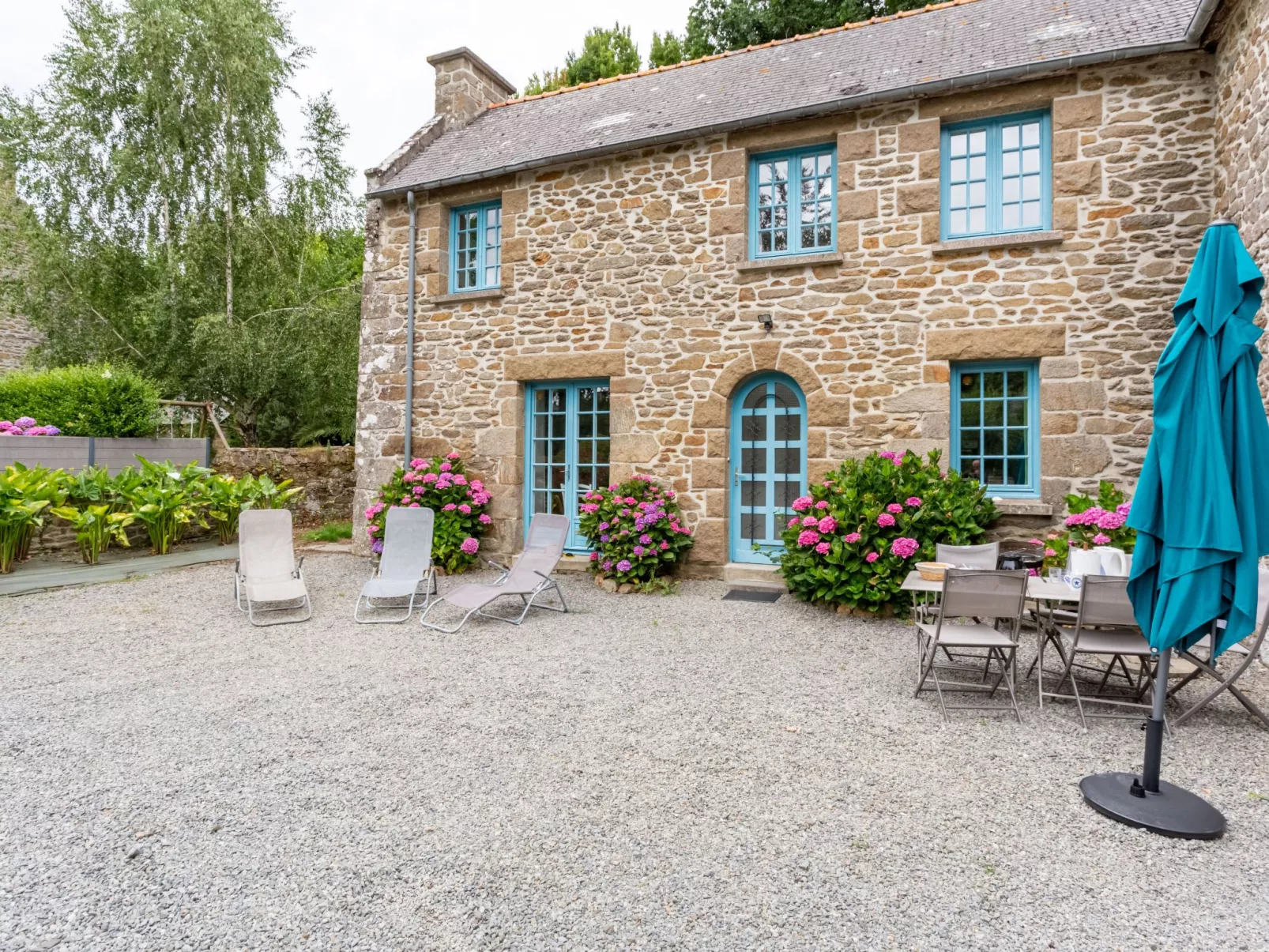 La Vallée-Outside
