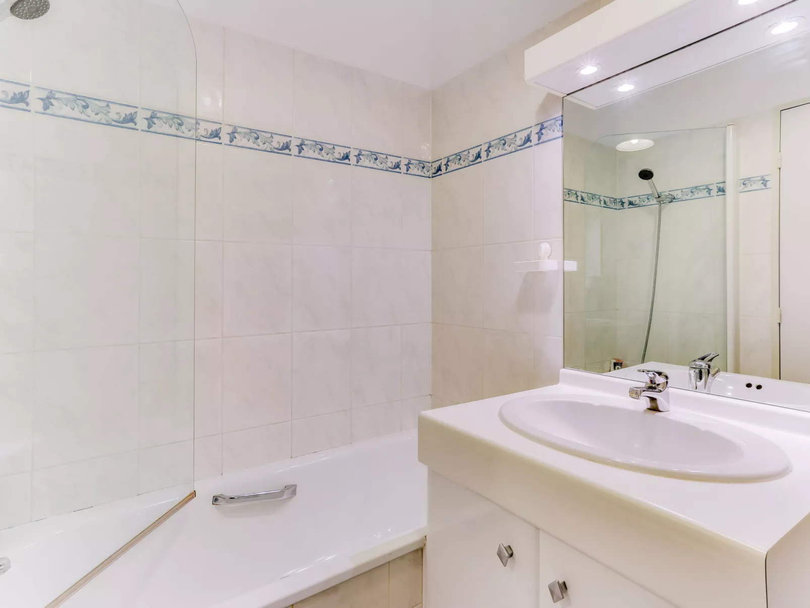 Le Clos Saint Vincent-Inside