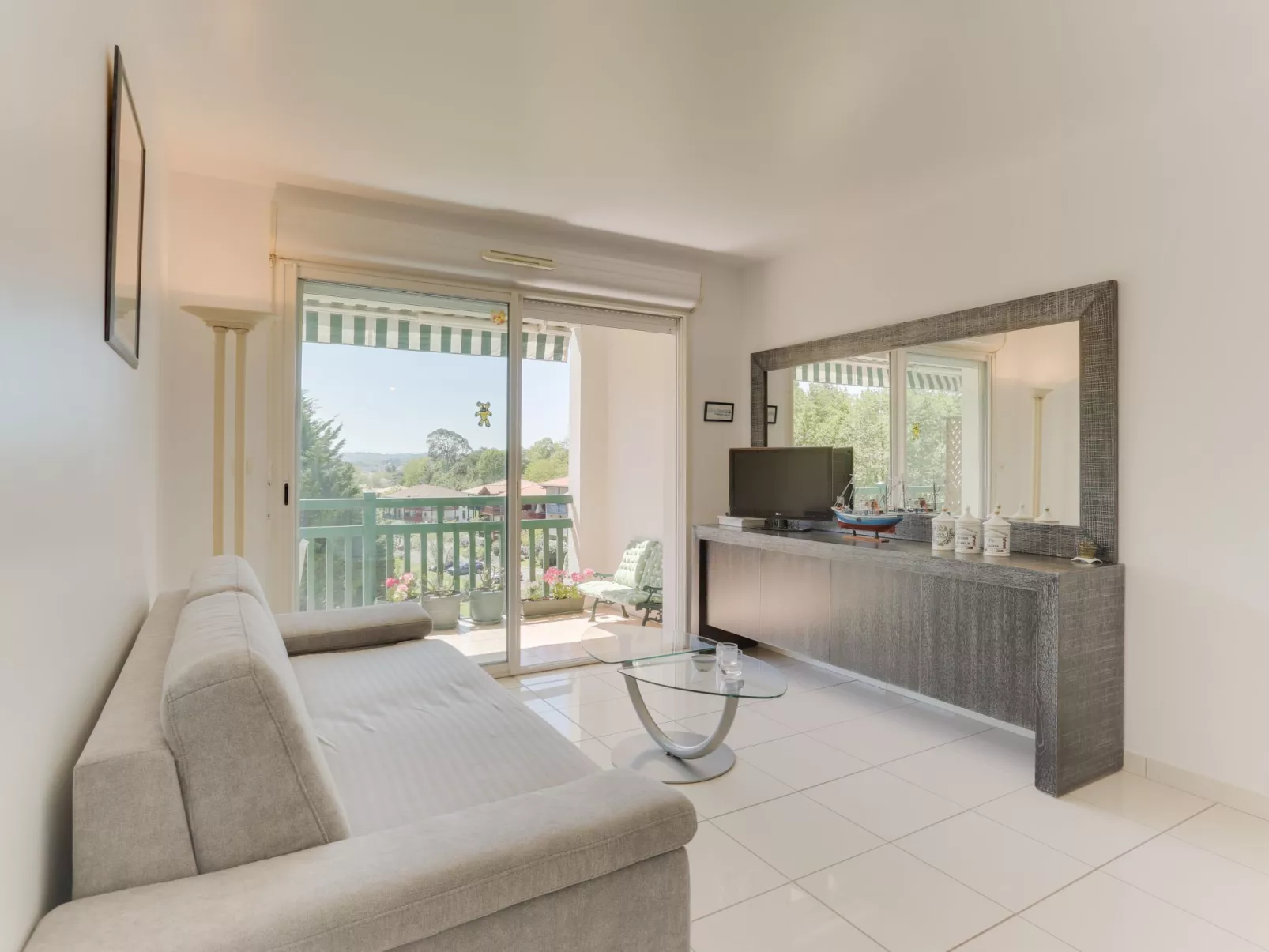 Le Clos Saint Vincent-Inside