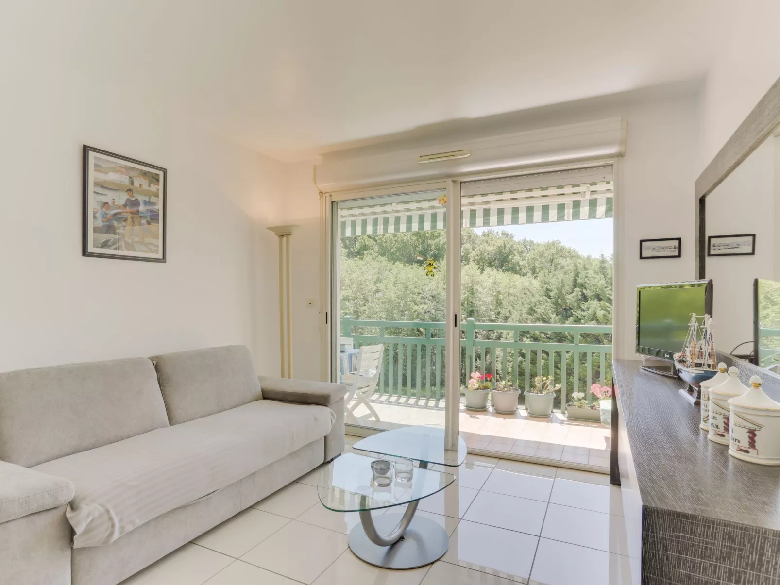 Le Clos Saint Vincent-Inside
