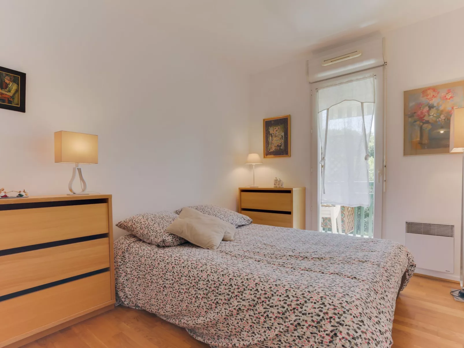 Le Clos Saint Vincent-Inside