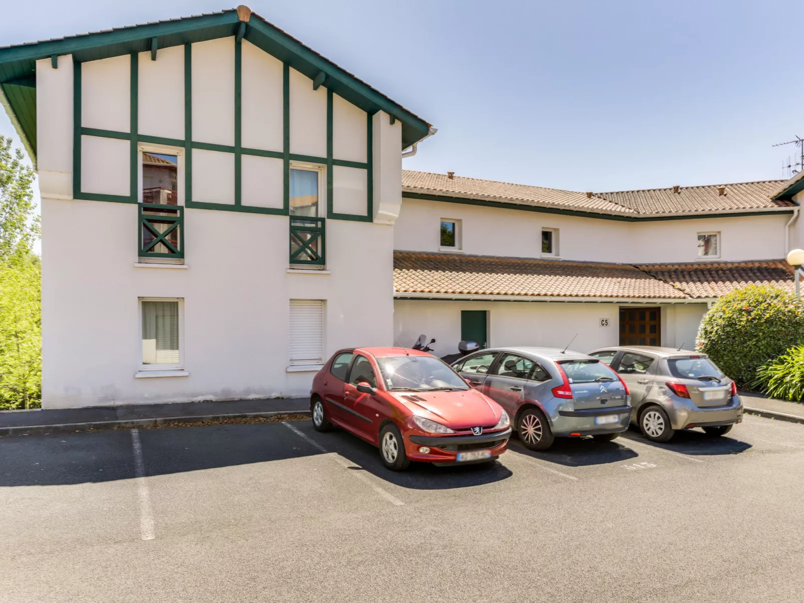 Le Clos Saint Vincent-Outside