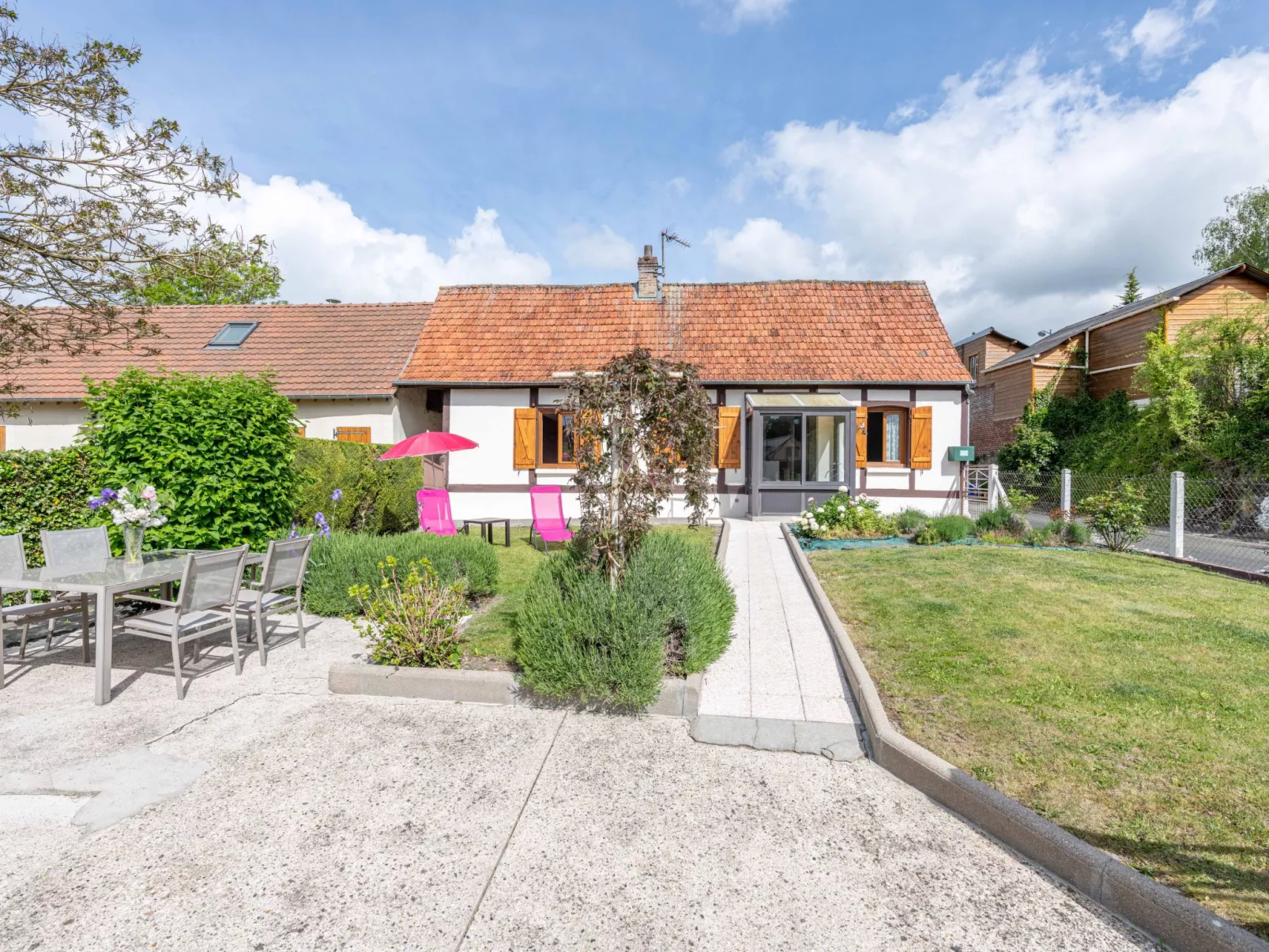 La Mesnièroise-Outside