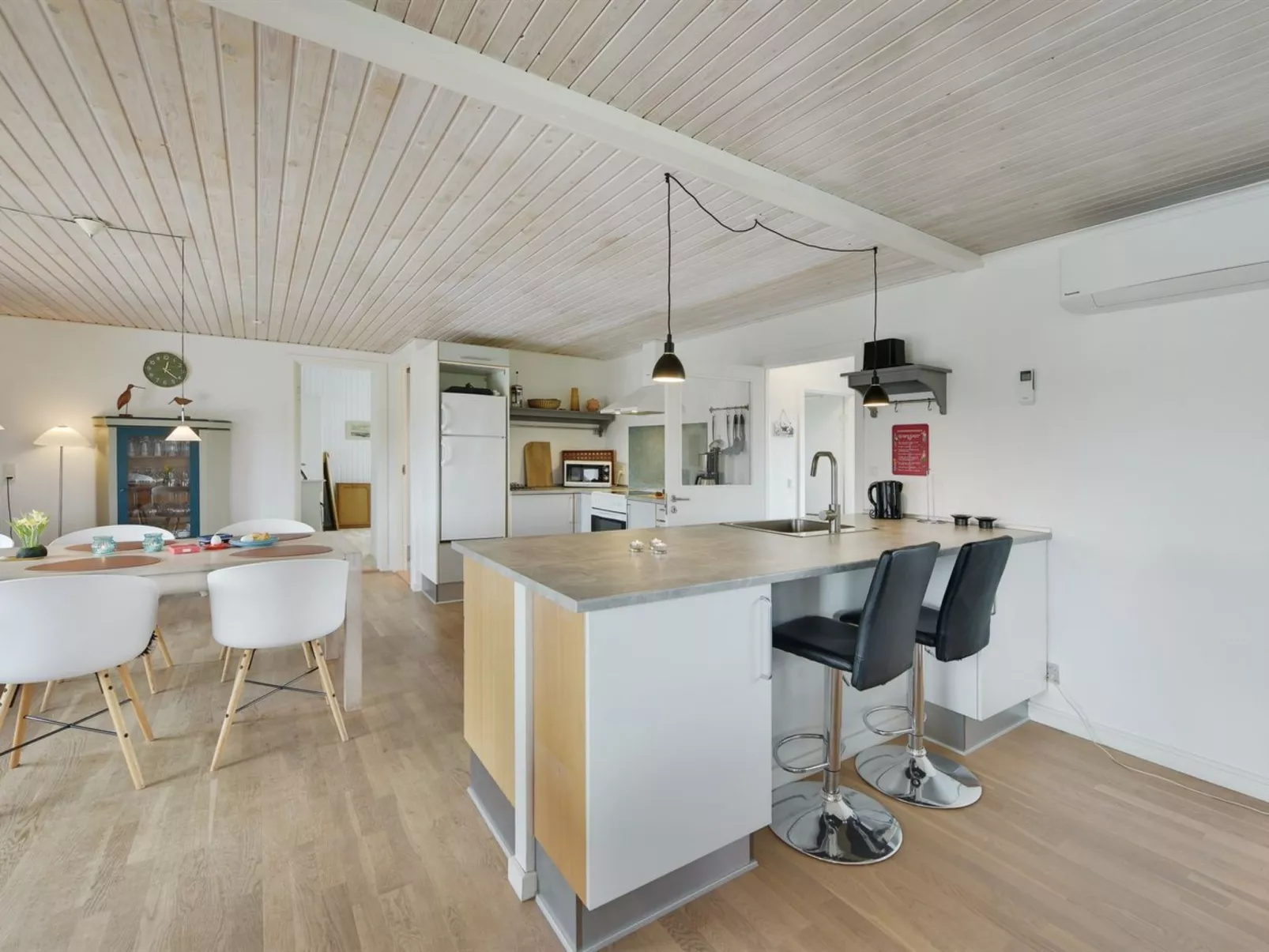 "Leleks" - 200m from the sea-Drinnen