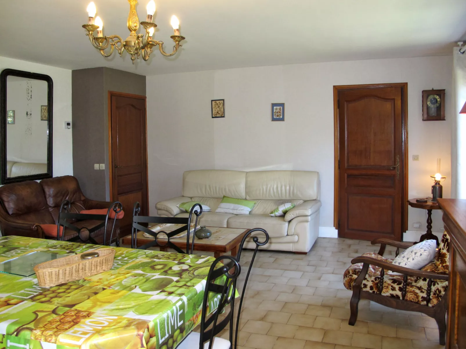 Le Saint Vigor-Inside