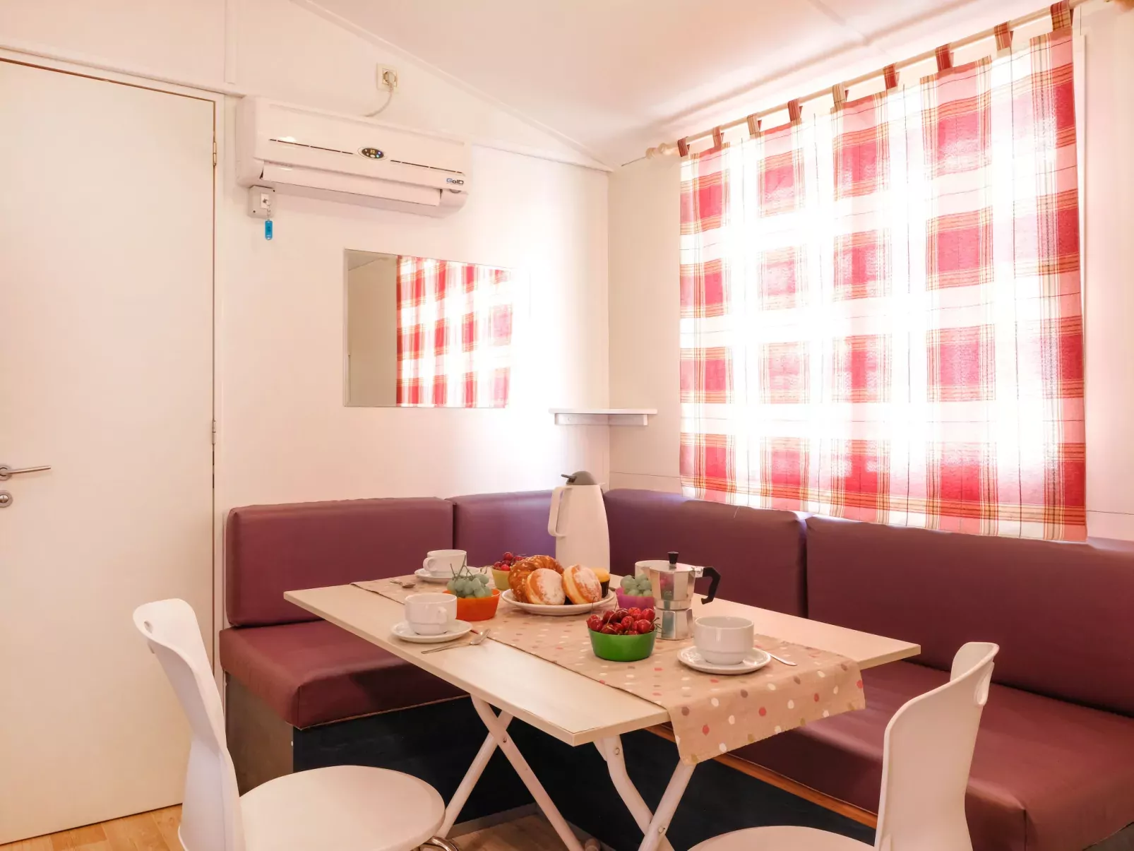 Balatontourist Füred-Inside