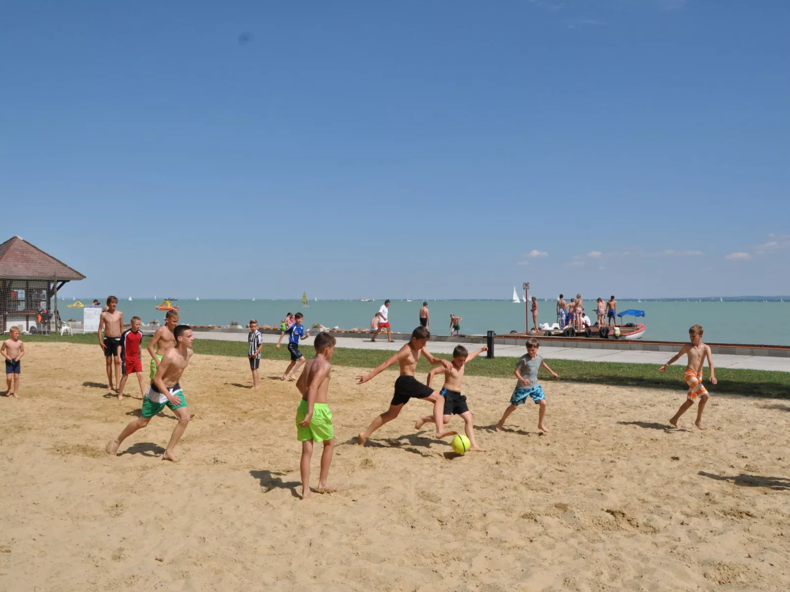 Balatontourist Füred-Outside