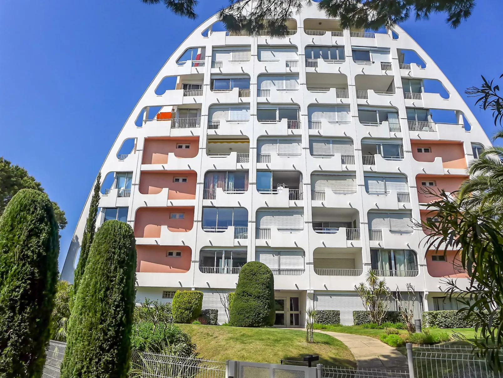 Du Parc II-Outside