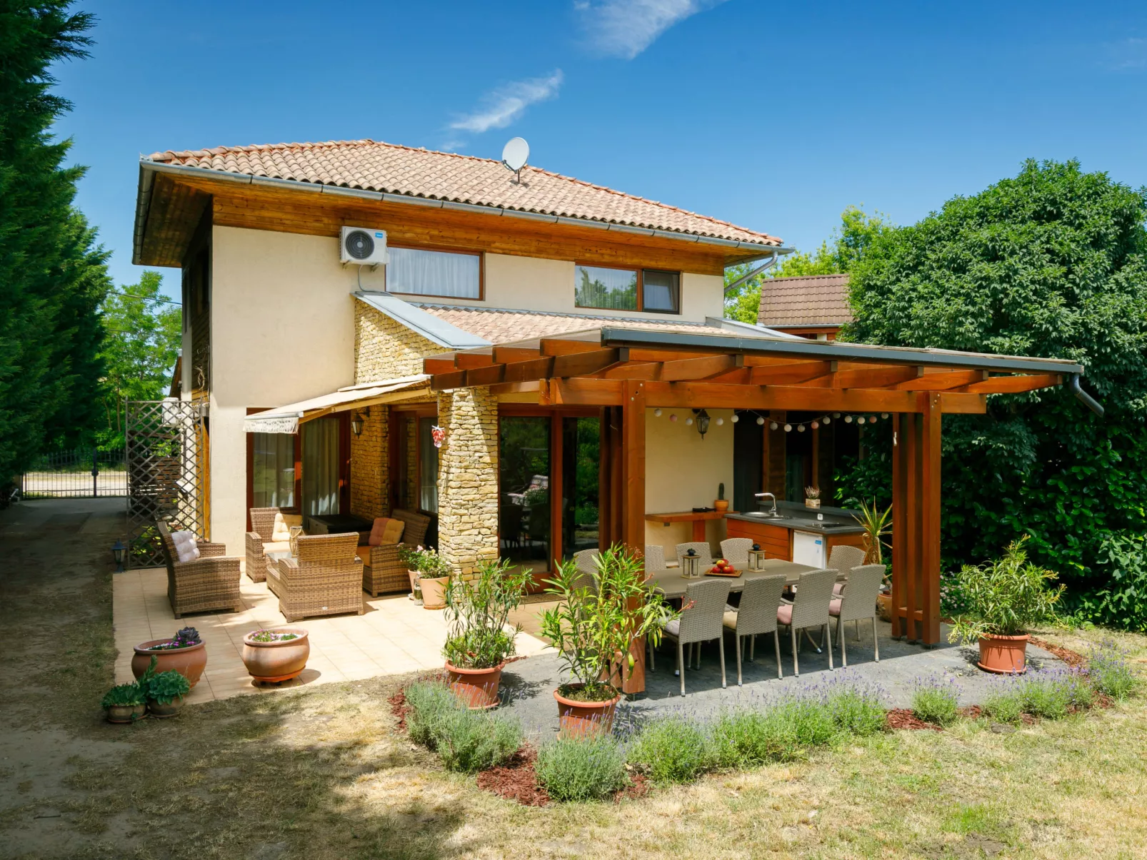 Villa Mediterran-Outside