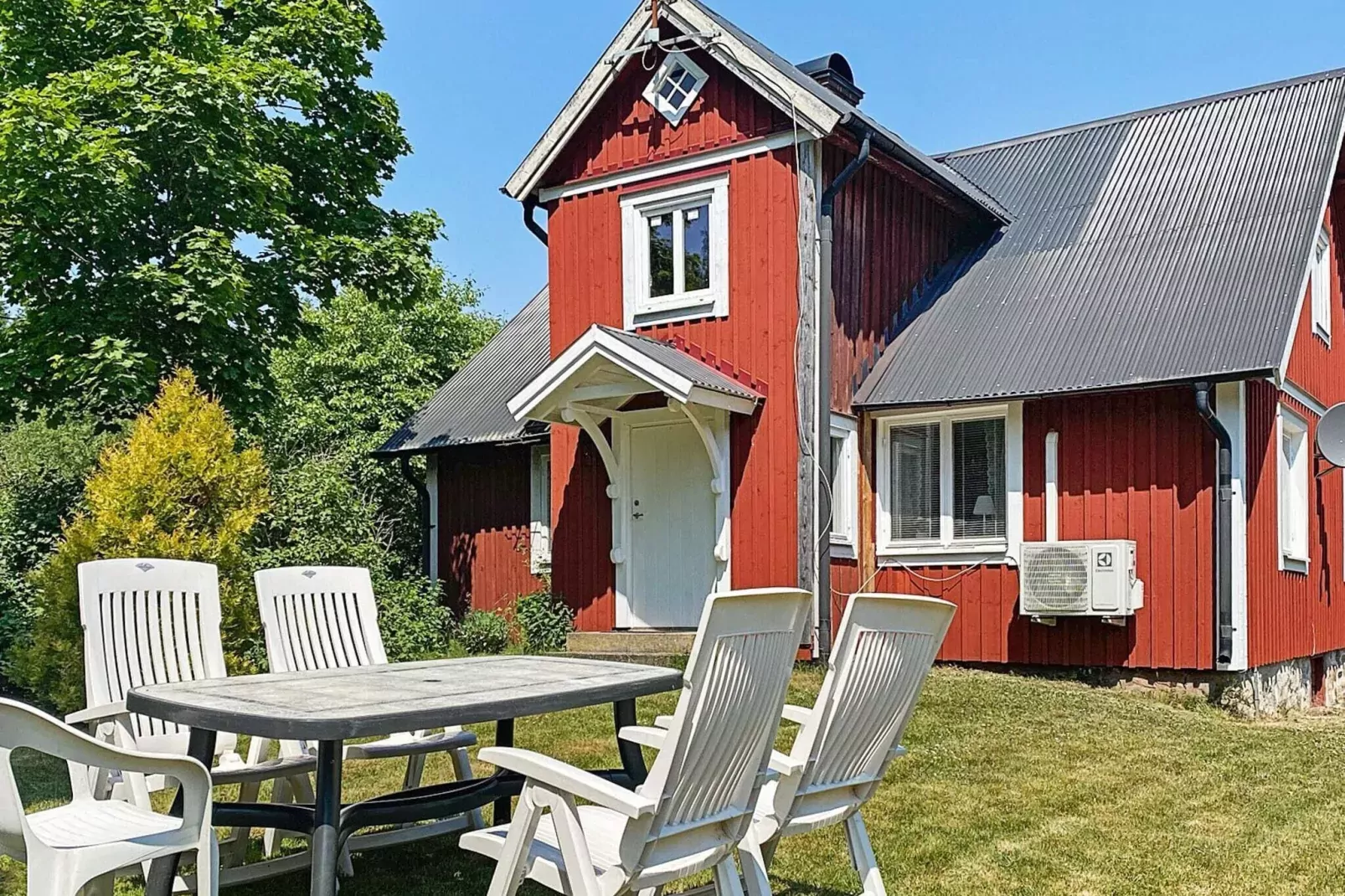 5 person holiday home in HÄRADSBÄCK-By Traum