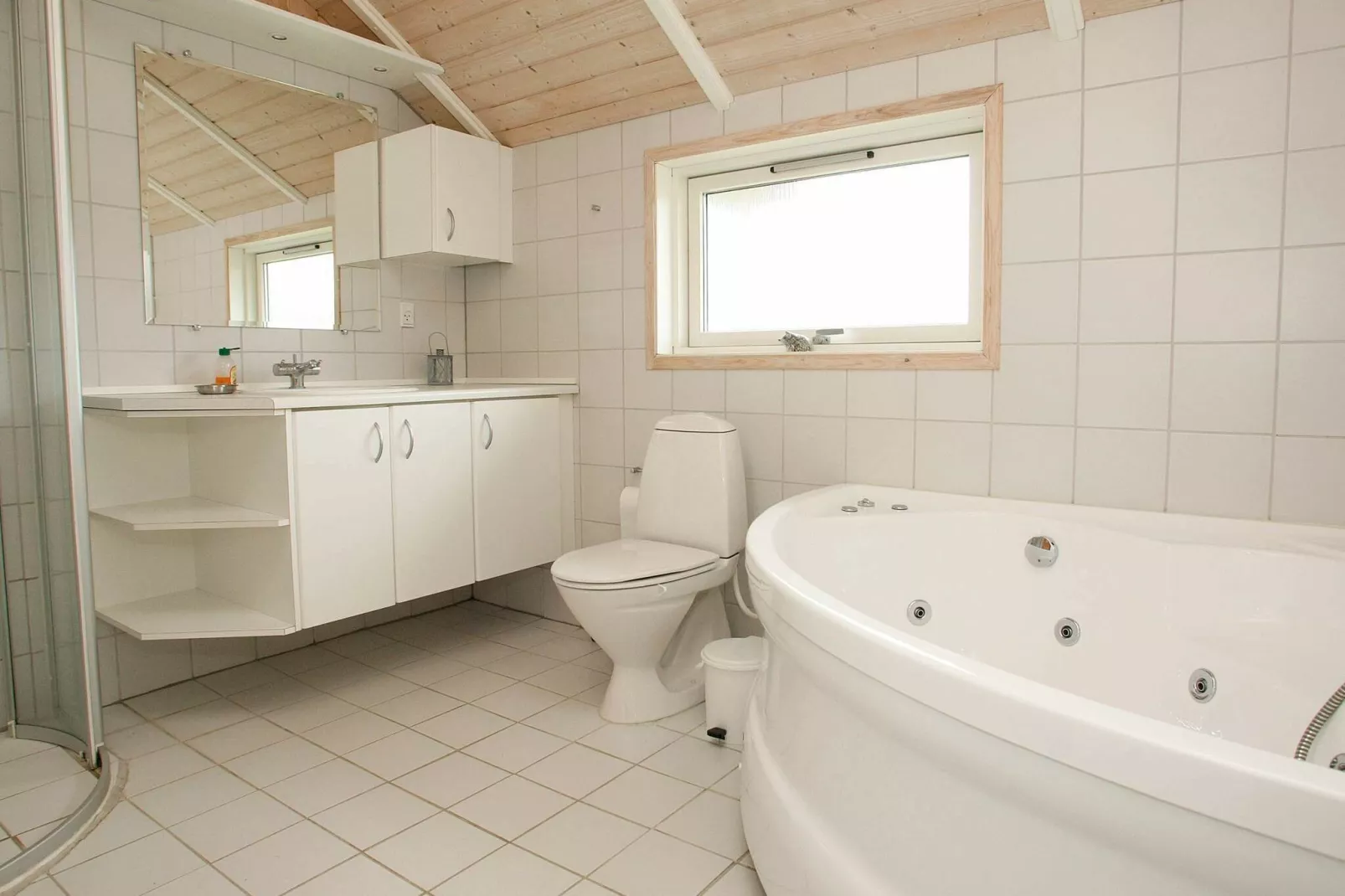 8 person holiday home in Juelsminde-By Traum-Spa