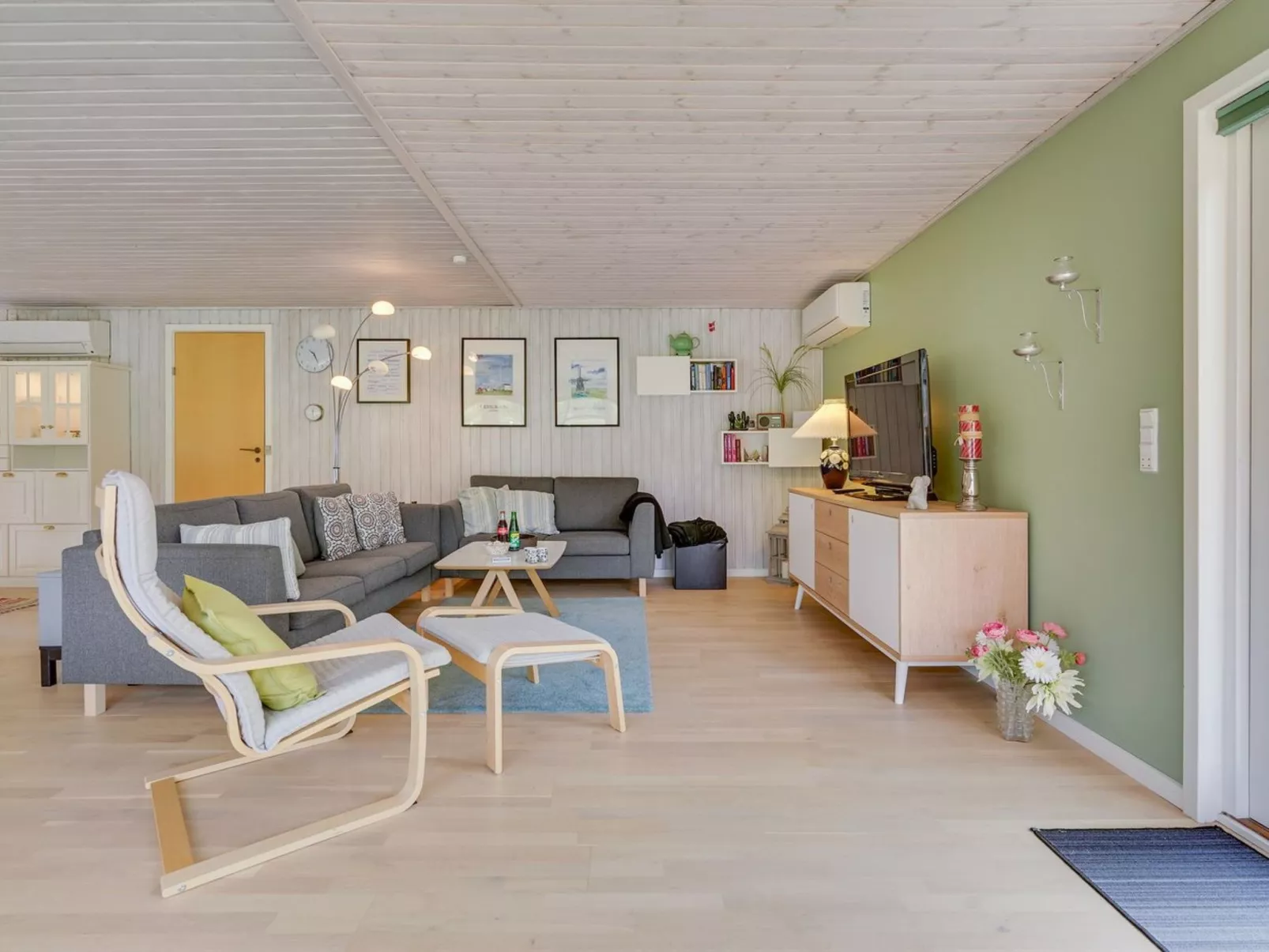 "Niina" - 800m from the sea-Inside