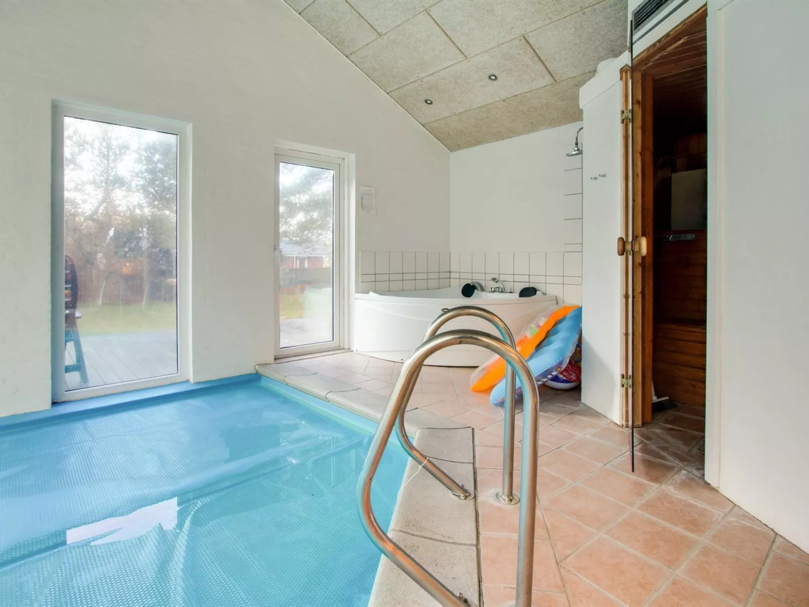 "Aud" - 300m from the sea-Inside