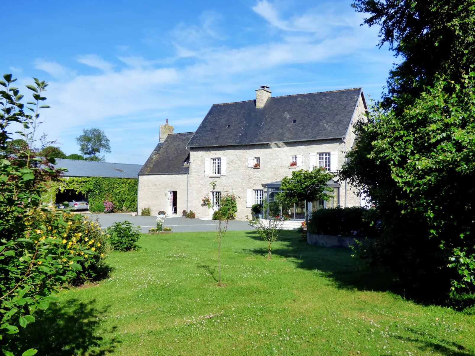 Les Chardonnets-Outside