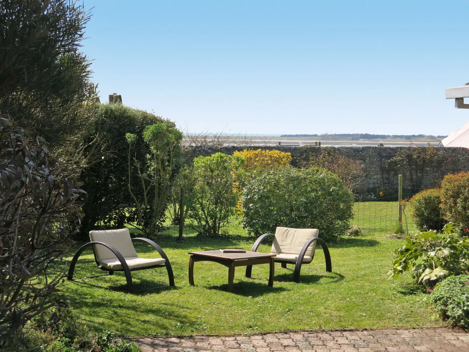 Le Petit Clos-Outside