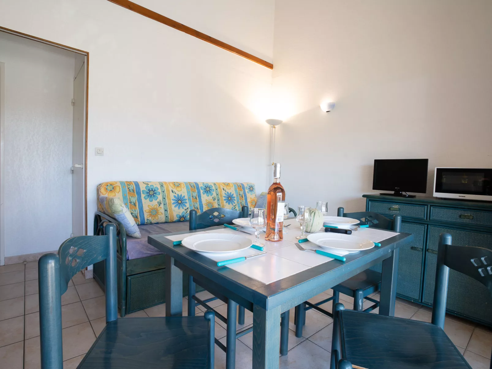 Hacienda Beach II-Inside
