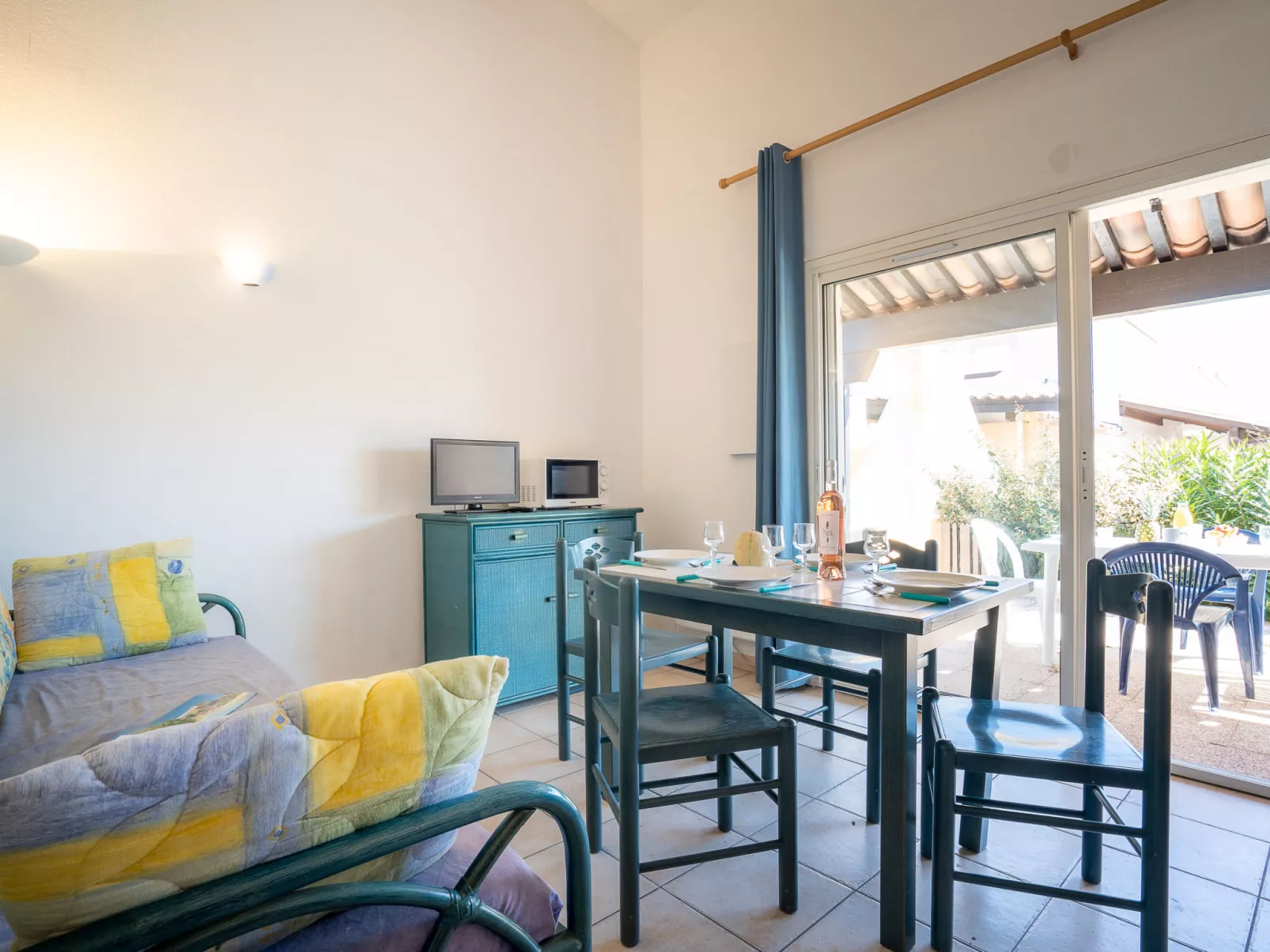 Hacienda Beach II-Inside