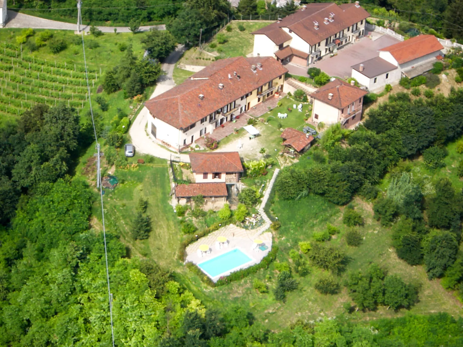 Bricco dei Ciliegi-Outside