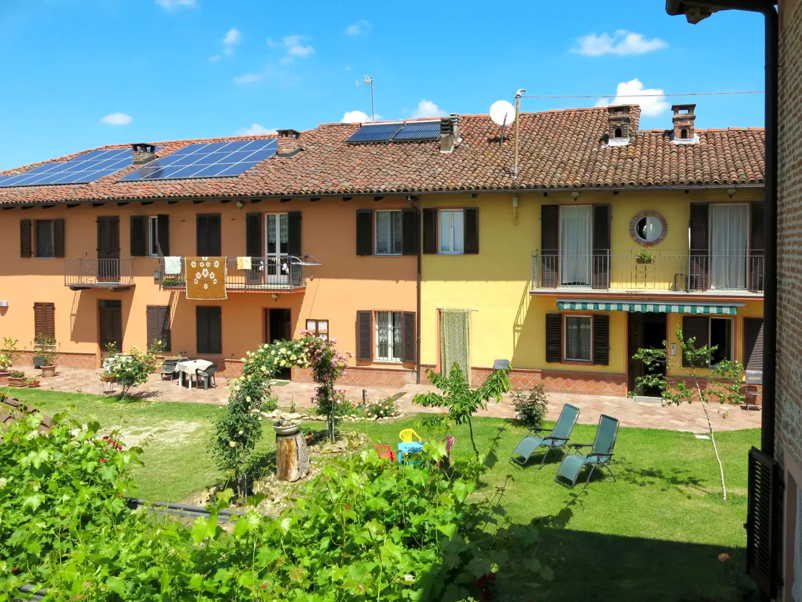 Bricco dei Ciliegi-Outside
