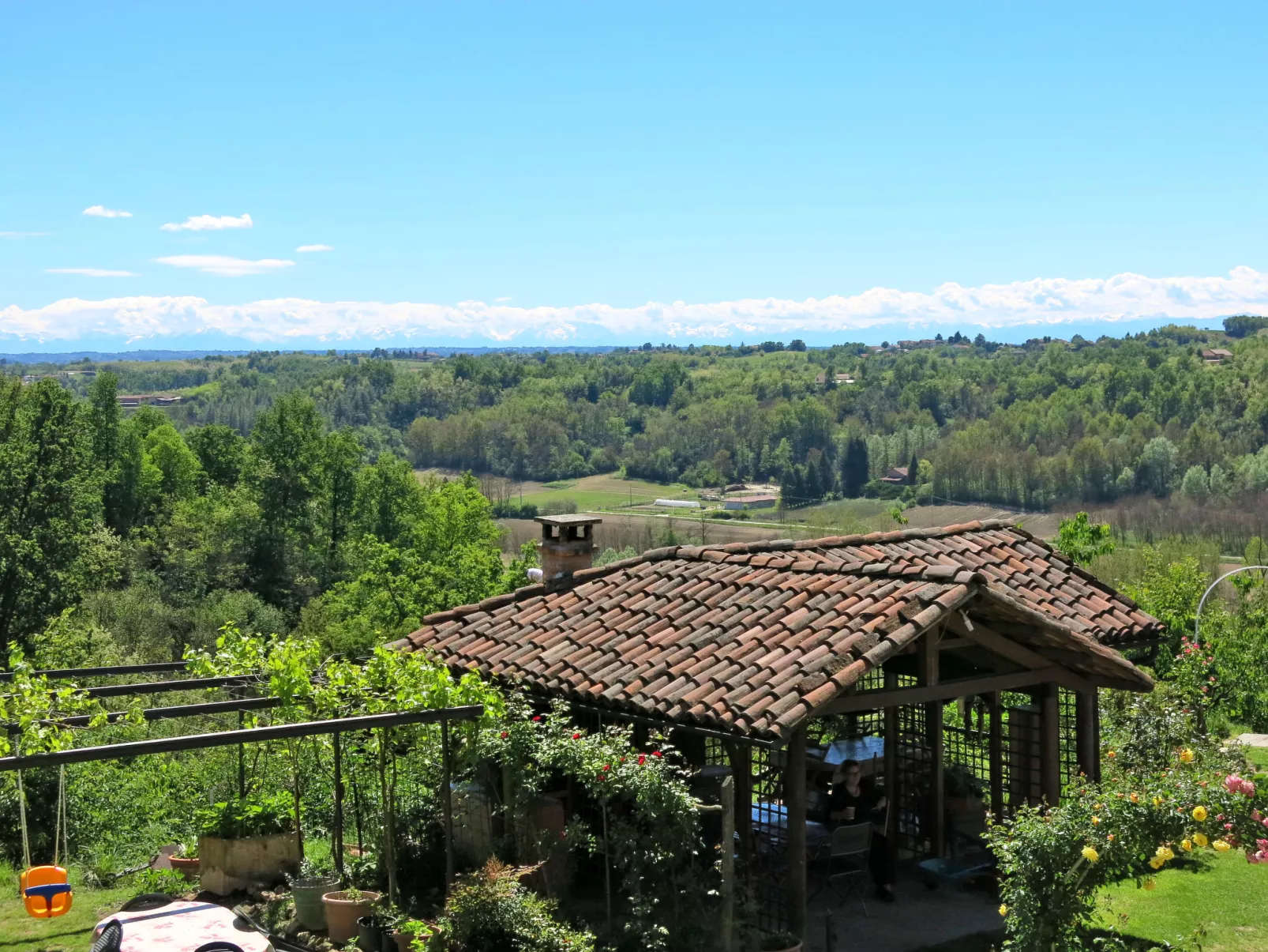 Bricco dei Ciliegi-Outside