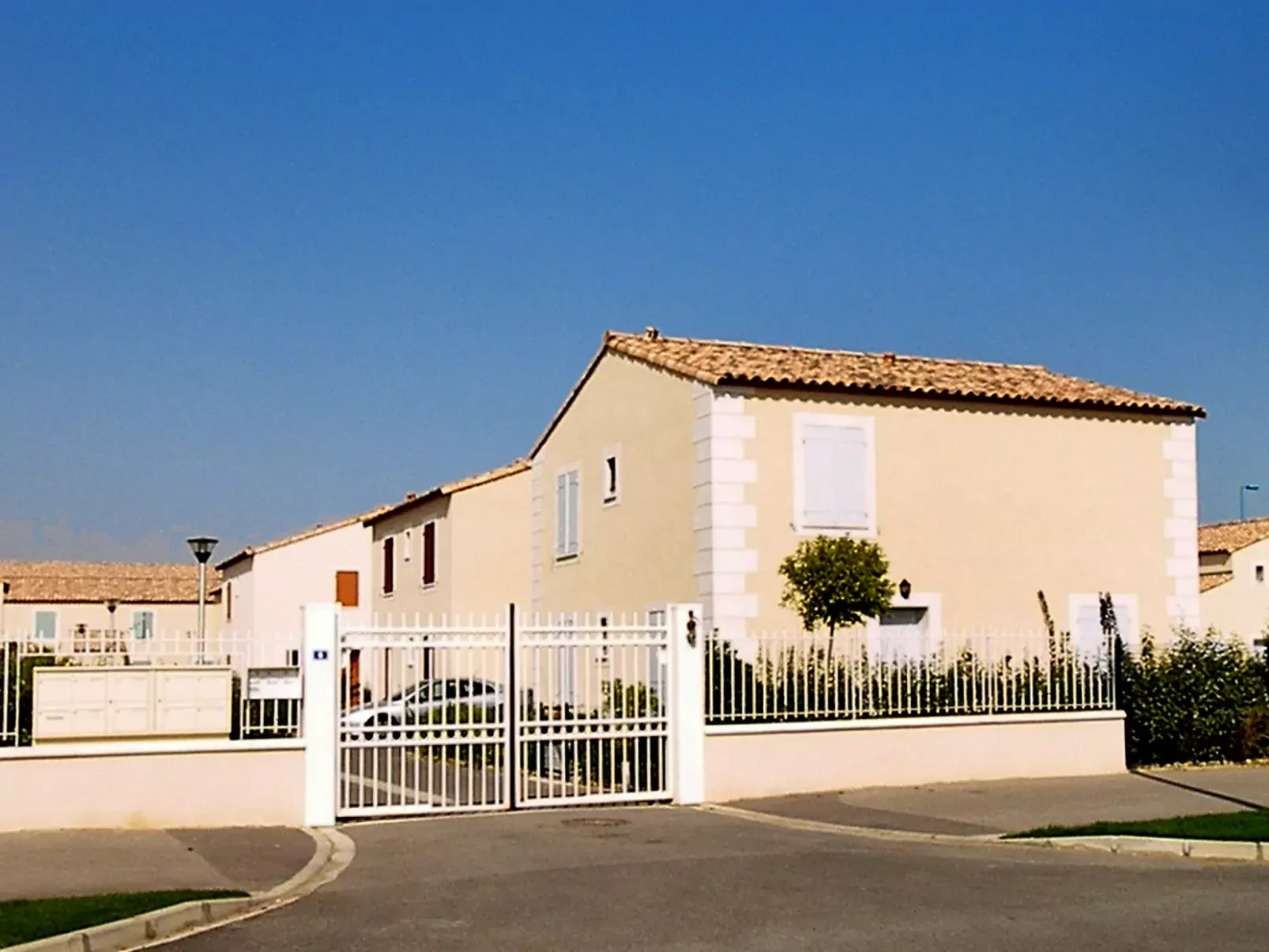Les Grandes Bleues 2-Outside