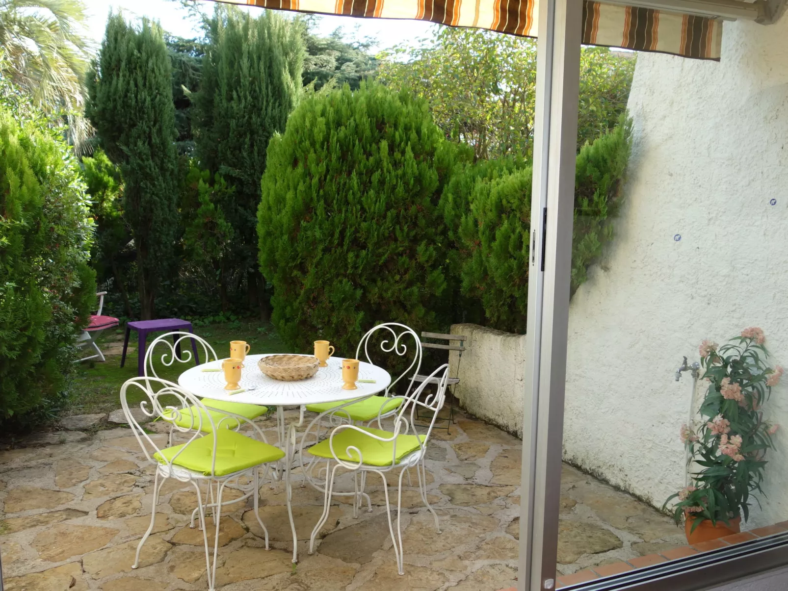 Le Bali-Outside