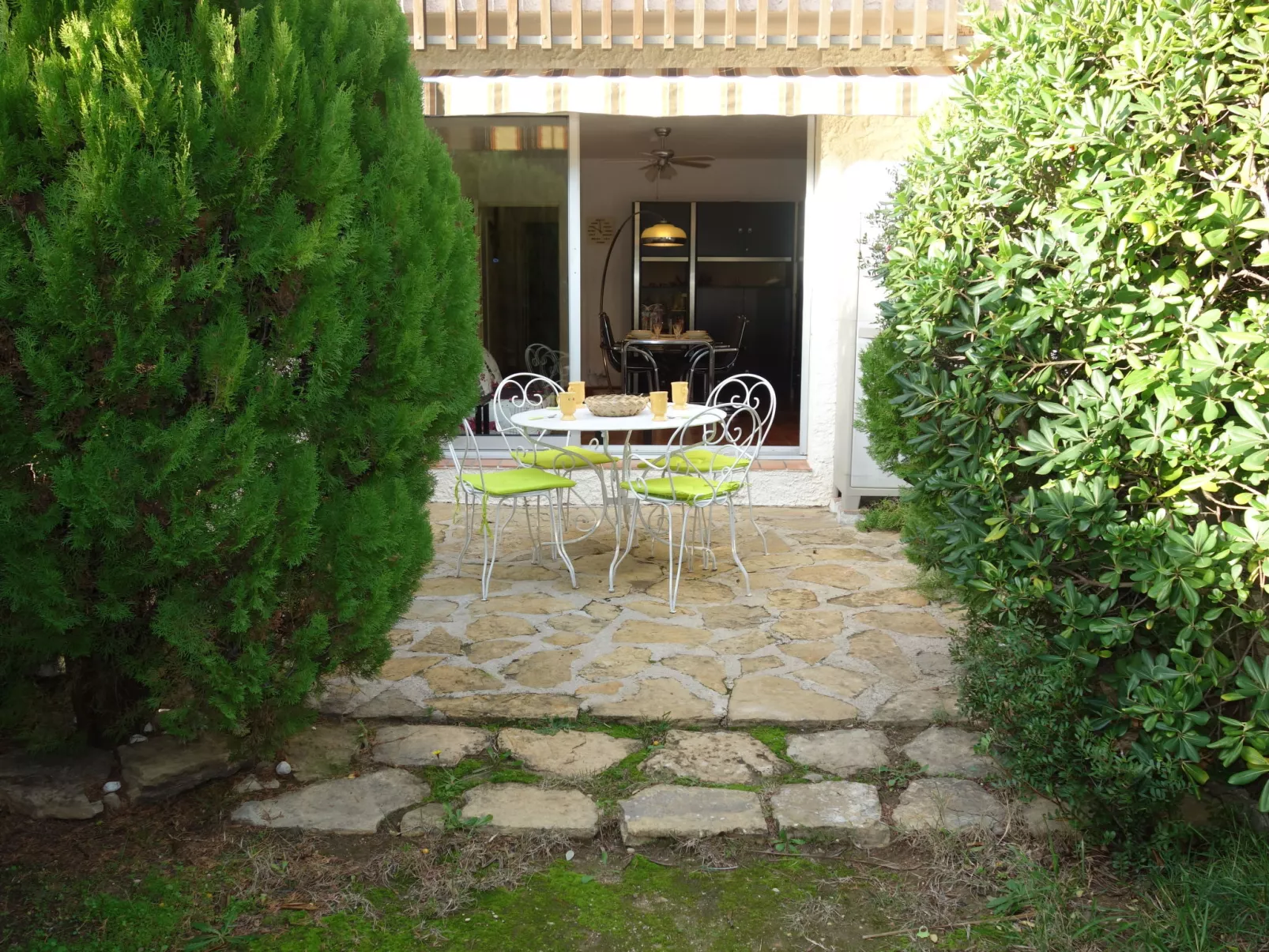 Le Bali-Outside