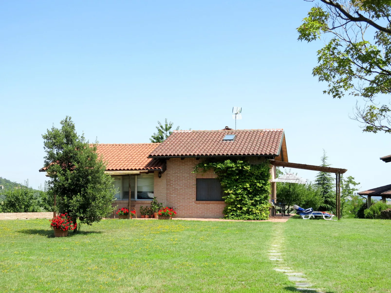 Le Rose Rosse-Outside