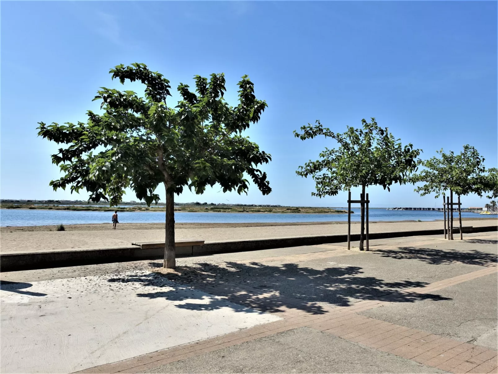 Les Portes de la Plage-Outside