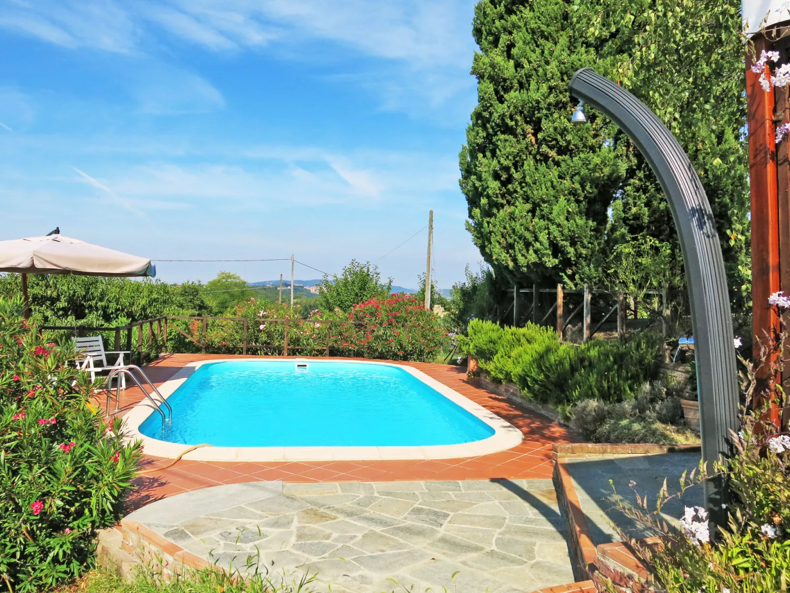 Le Rose Rosse-Outside