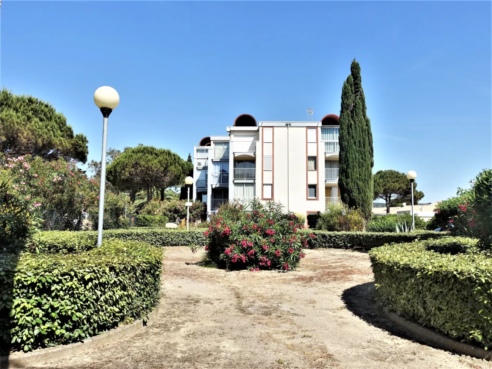 Les Portes de la Plage-Outside