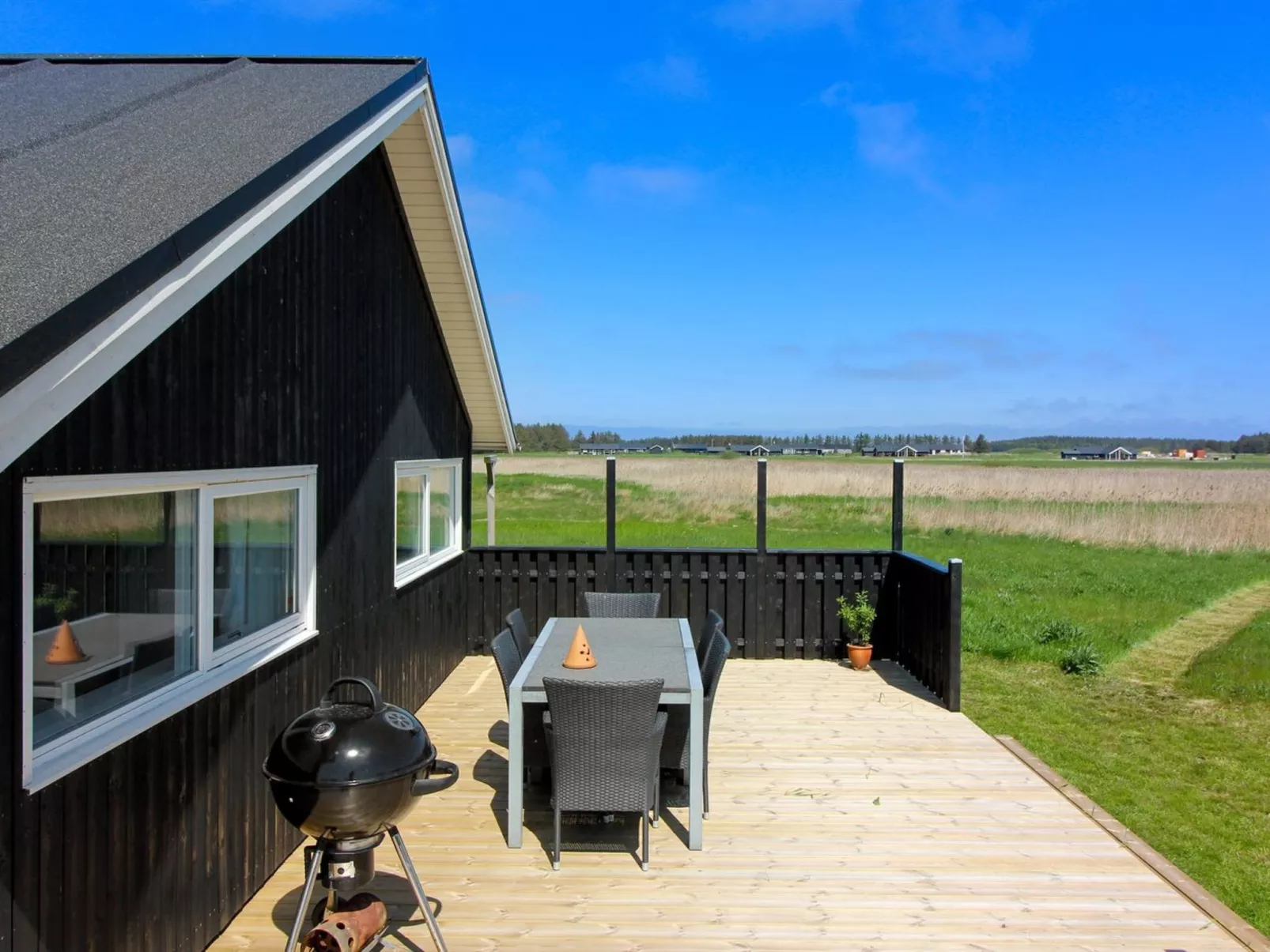 "Mirkka" - 1.5km from the sea-Outside