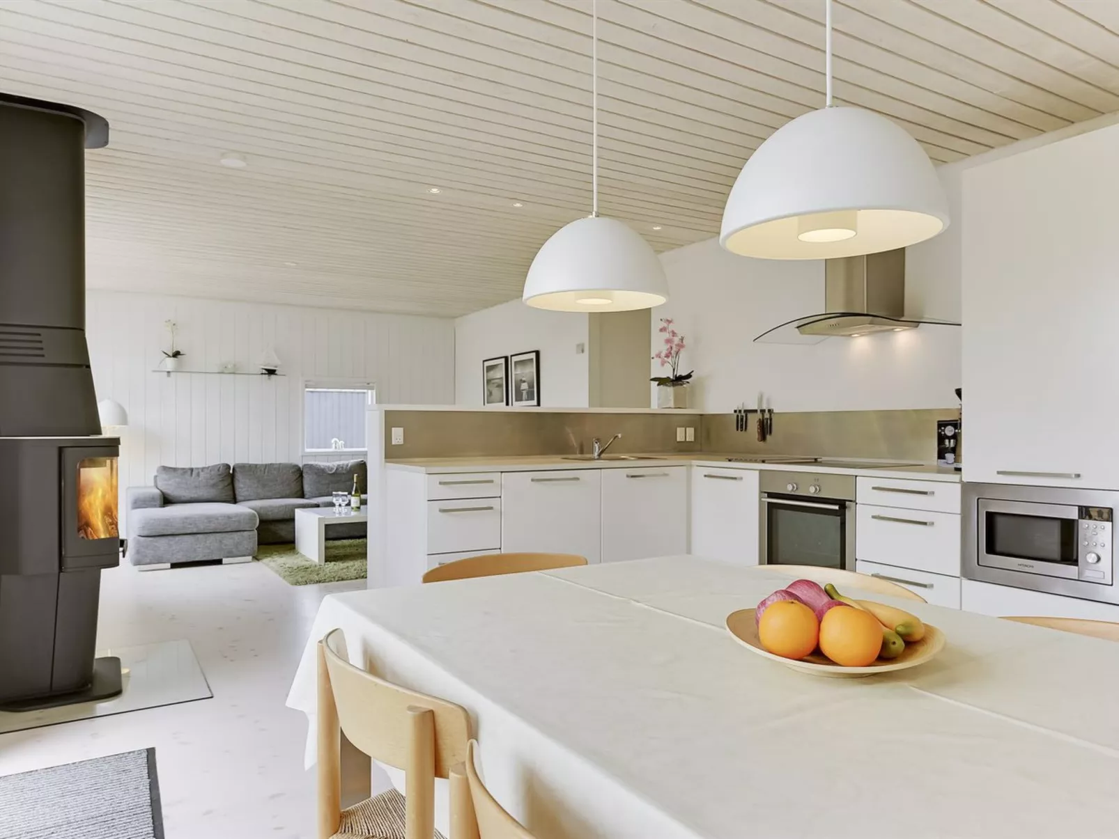 "Iolani" - 250m from the sea-Inside