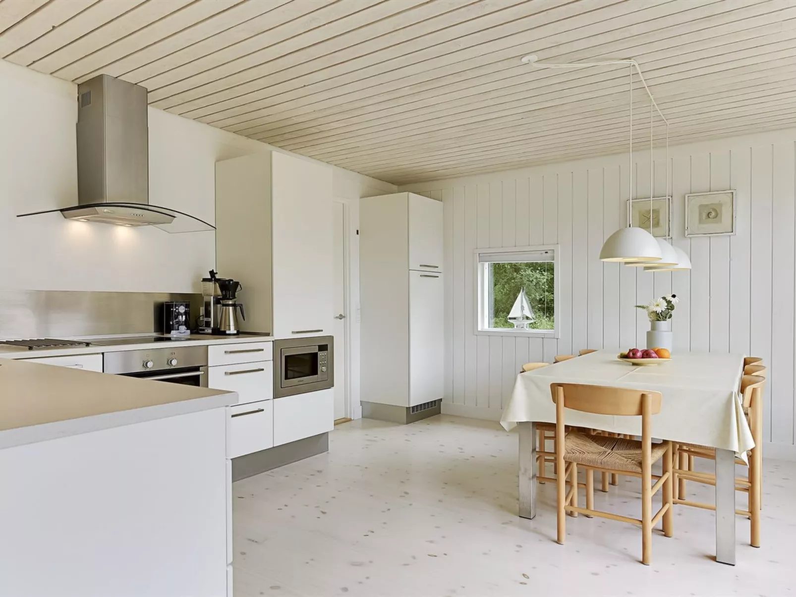 "Iolani" - 250m from the sea-Inside