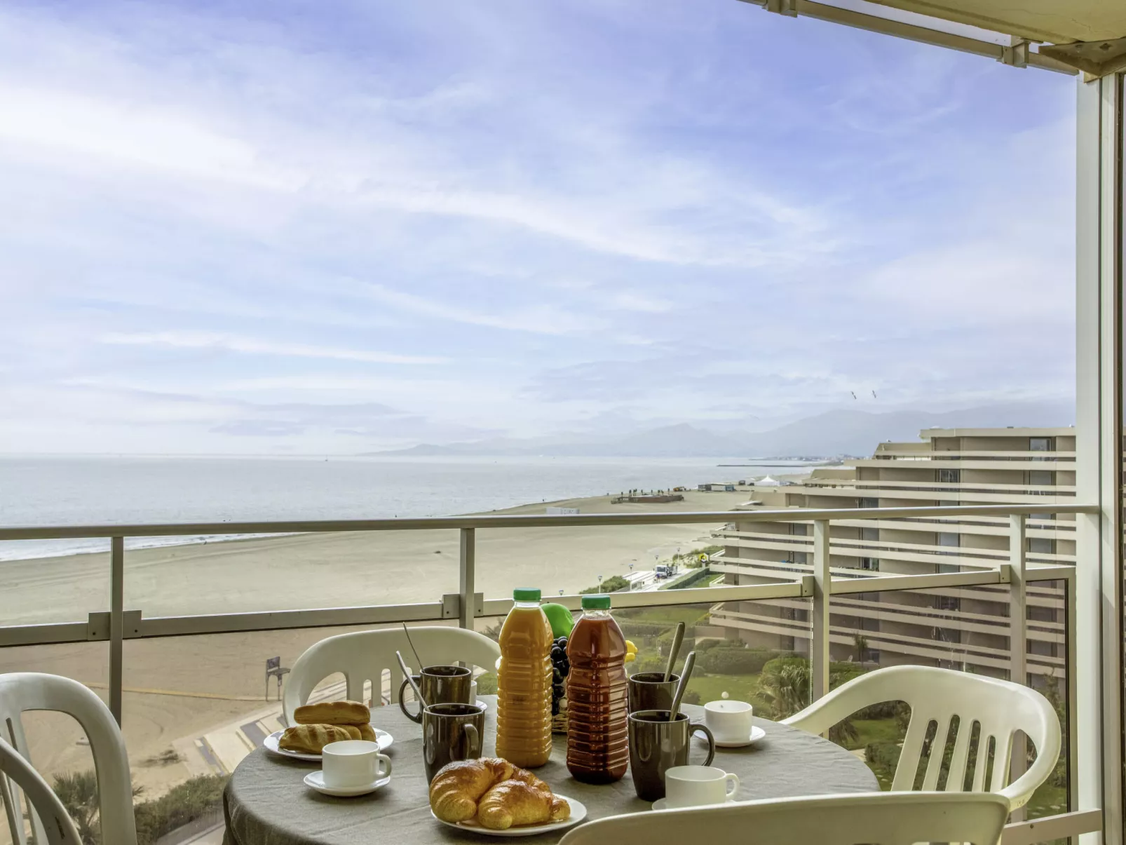 Le Beach-Outside