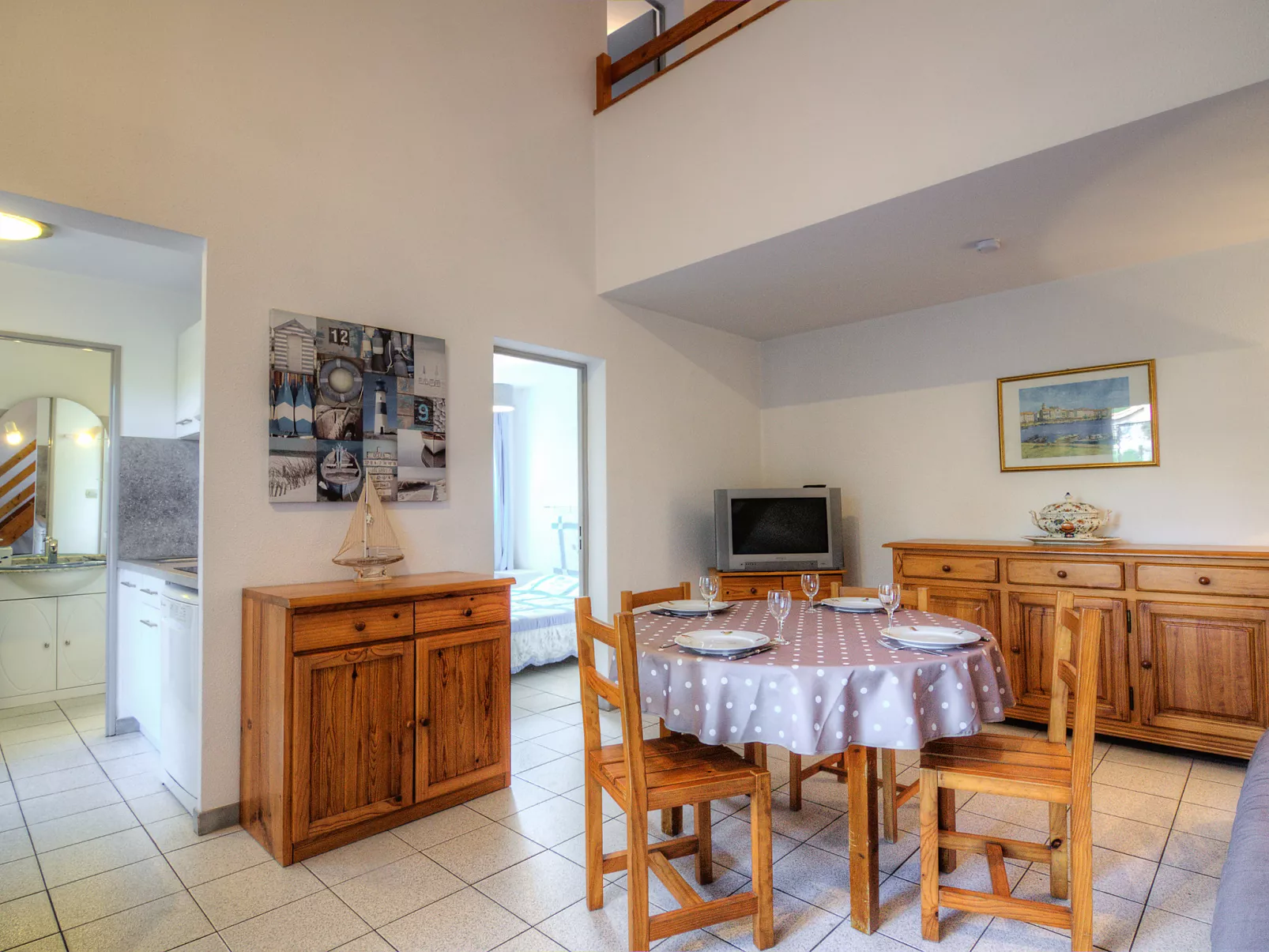 Le Clos de St Cyprien-Inside