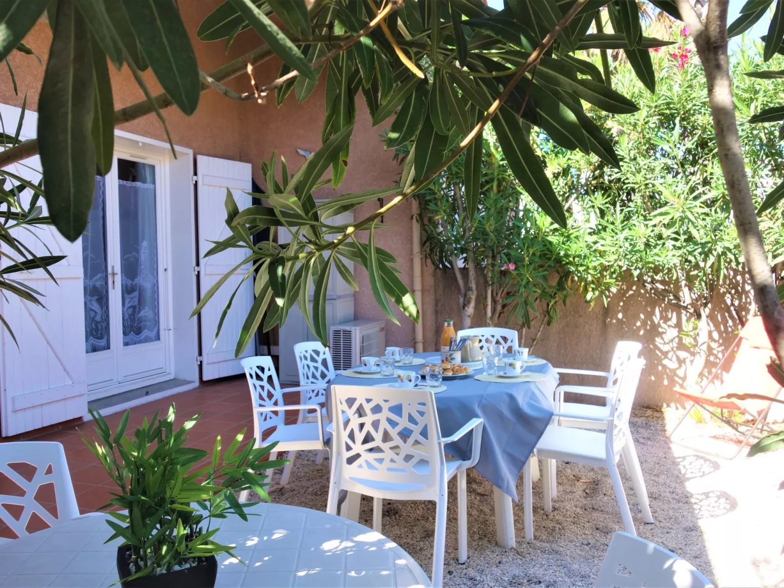 Le Clos de St Cyprien-Outside
