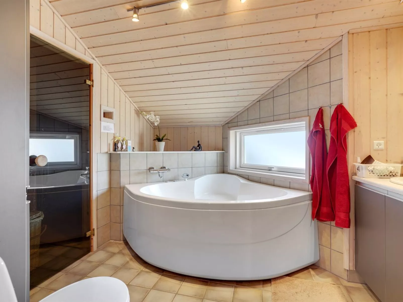 "Swanhild" - 900m from the sea-Inside