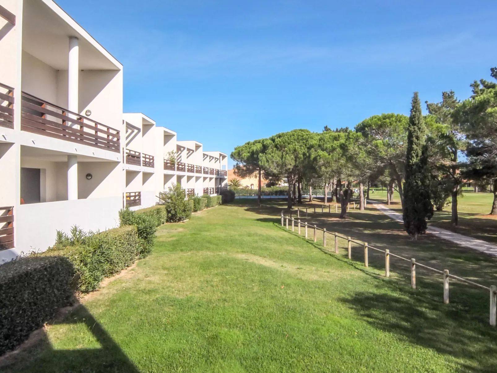 Le Golf Clair-Outside