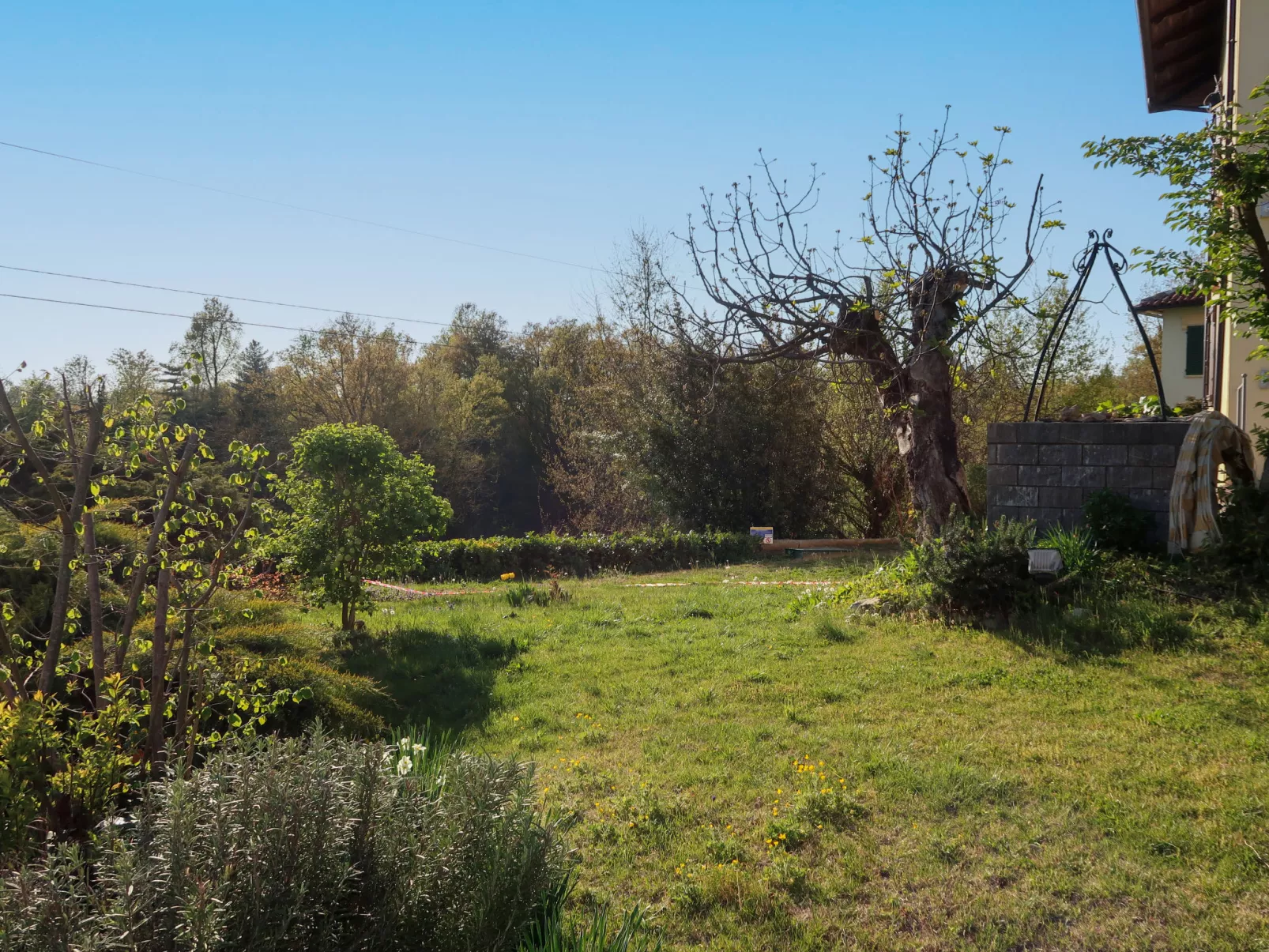 La Vallia-Outside